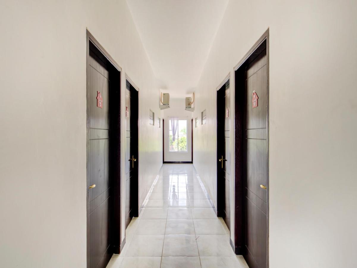 Oyo Life 3987 Kost Aditya Surabaya Exterior photo