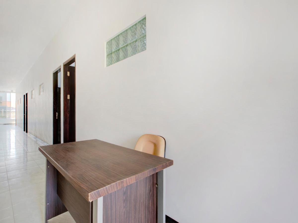 Oyo Life 3987 Kost Aditya Surabaya Exterior photo