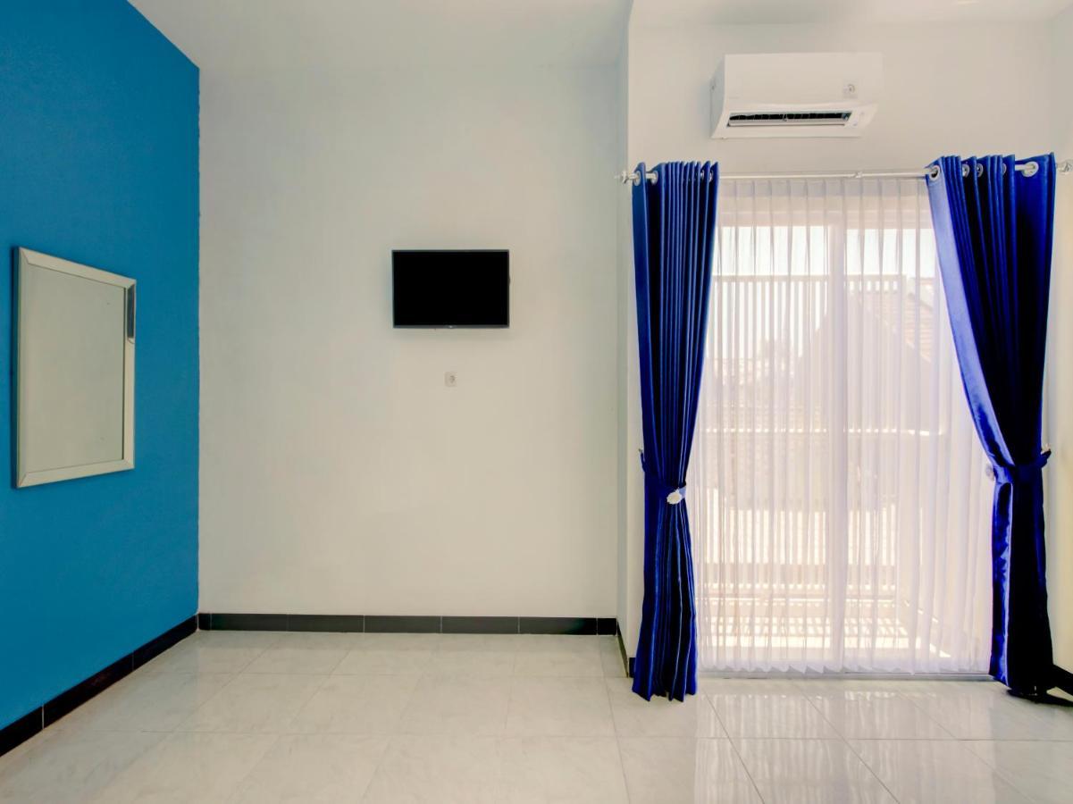 Oyo Life 3987 Kost Aditya Surabaya Exterior photo