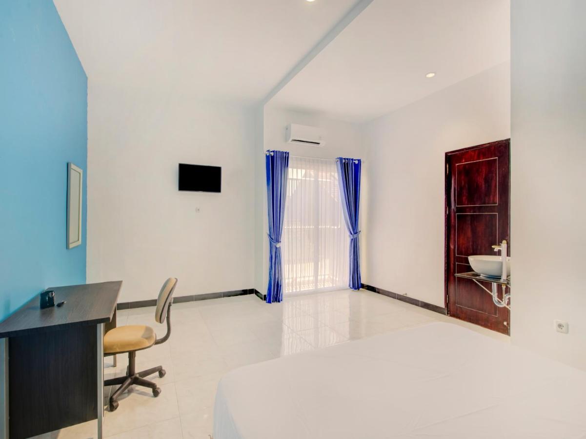Oyo Life 3987 Kost Aditya Surabaya Exterior photo