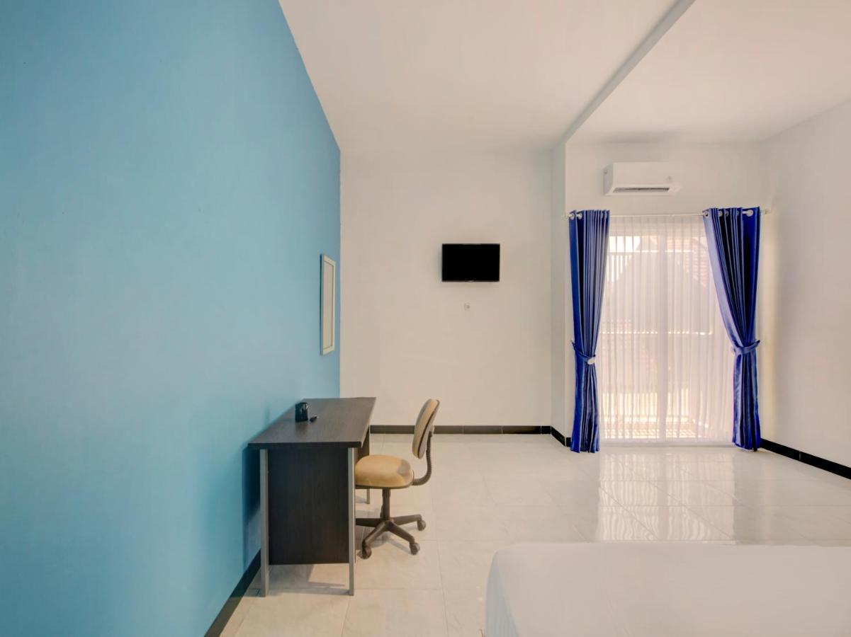 Oyo Life 3987 Kost Aditya Surabaya Exterior photo